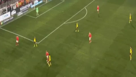 拜仁戴维斯加时绝杀，挺进欧冠16强